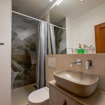 Seaside Escape Old Town Apartman