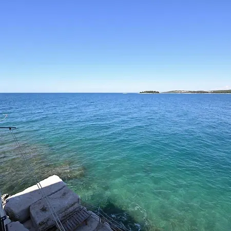 Seaside Escape Old Town Apartman