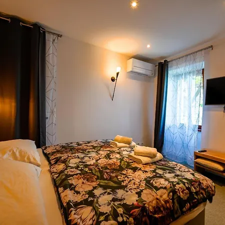 Seaside Escape Old Town Apartman *